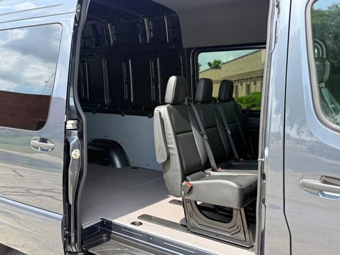 Used 2024 Mercedes-Benz Sprinter 2500 image 12
