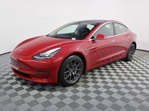 Used 2019 Tesla Model 3 Standard Range Plus image 2