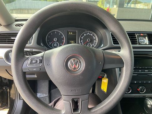 Used 2013 Volkswagen Passat 2.5 S image 13