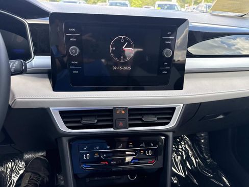 New 2025 Volkswagen Taos SE image 9
