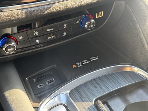 Used 2023 Buick Enclave Essence image 16