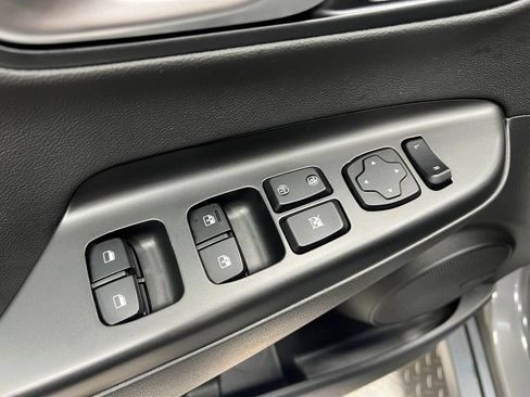 Used 2023 Hyundai Kona Limited FWD image 17