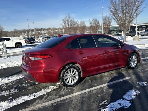 Used 2022 Toyota Corolla LE w/ LE Premium Package image 10