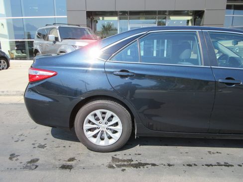 Used 2015 Toyota Camry LE FWD image 11