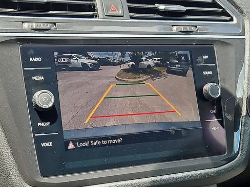 Used 2021 Volkswagen Tiguan SE AWD/4WD image 16