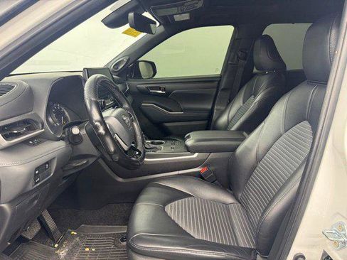 Certified 2024 Toyota Highlander XSE FWD image 9