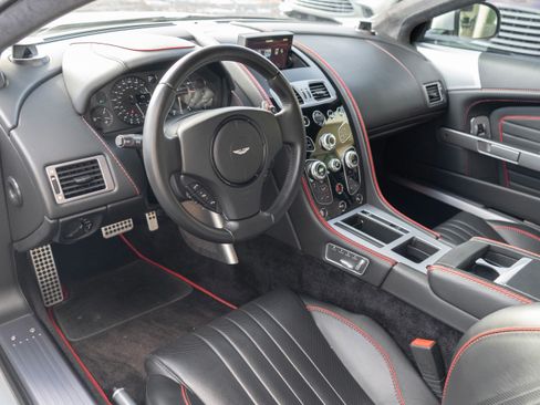 Used 2016 Aston Martin DB9 GT image 3