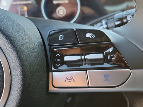 New 2025 Hyundai Elantra SEL image 6