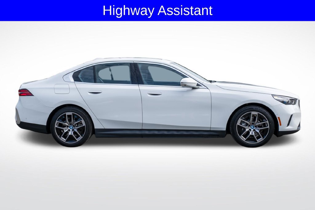 Used 2024 BMW i5 eDrive40i w/ M Sport Package RWD image 9