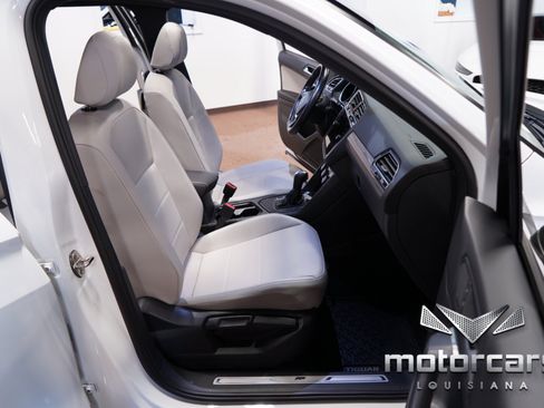 Used 2021 Volkswagen Tiguan SE R-Line FWD image 31