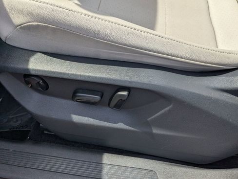 Used 2019 Volkswagen Tiguan SE w/ Panoramic Sunroof Package FWD image 8