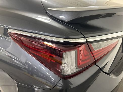 Used 2025 Lexus ES 350 w/ Premium Package image 32