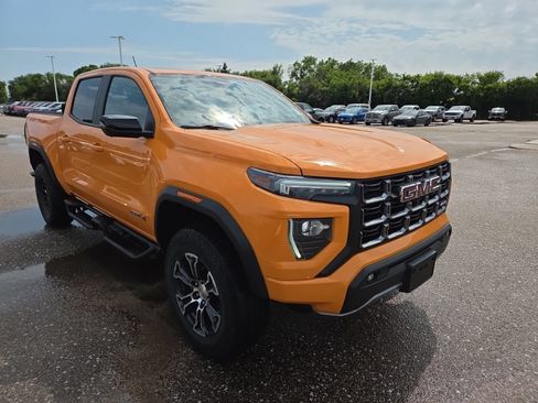Used 2025 GMC Canyon AT4 w/ Technology Plus Package AWD/4WD image 6