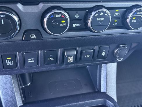 Certified 2021 Toyota Tacoma TRD Off-Road w/ Technology Package AWD/4WD image 32