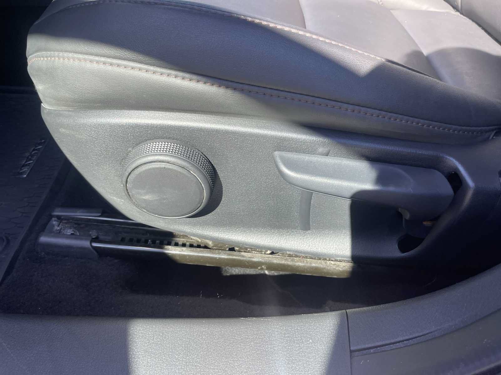 Used 2022 MAZDA MAZDA3 s FWD image 14