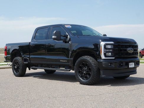 Used 2023 Ford F250 XLT w/ Black Appearance Package AWD/4WD image 8
