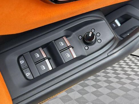 Used 2022 Lamborghini Urus AWD/4WD image 14