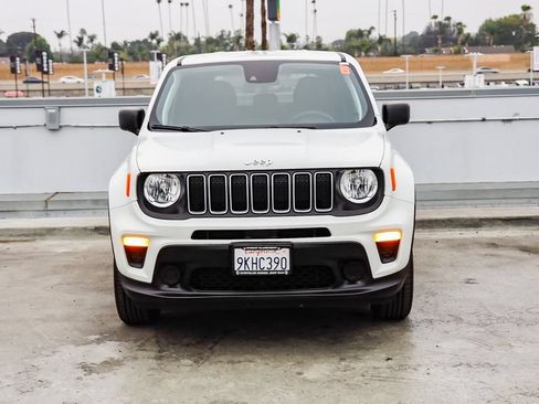Used 2023 Jeep Renegade Latitude AWD/4WD image 3