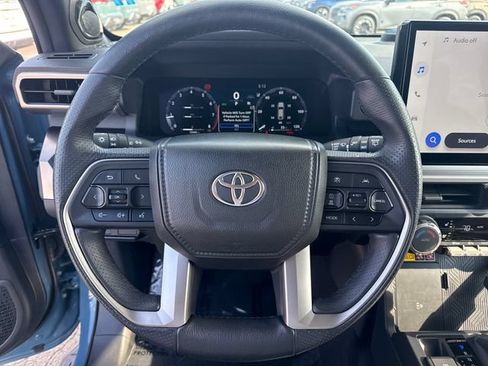 Used 2025 Toyota 4Runner TRD Off-Road Premium AWD/4WD image 16