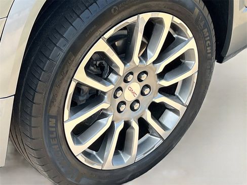 Used 2023 GMC Acadia Denali image 32