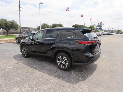 Used 2023 Toyota Highlander XLE FWD image 15