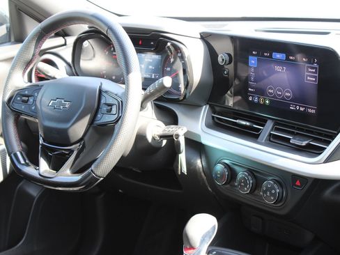 Used 2024 Chevrolet Trax RS FWD image 25
