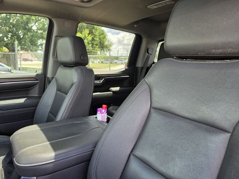 Used 2023 GMC Sierra 1500 SLT AWD/4WD image 3
