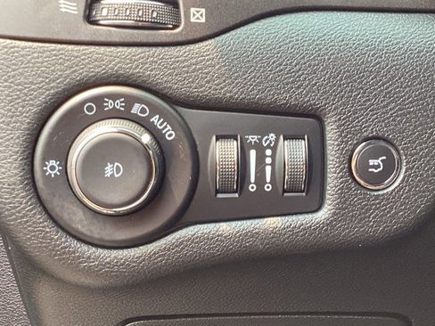 Used 2021 Jeep Cherokee Trailhawk w/ Premium Leather Package image 15