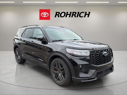 Used 2025 Ford Explorer ST w/ Sun And Sound Package AWD/4WD image 4