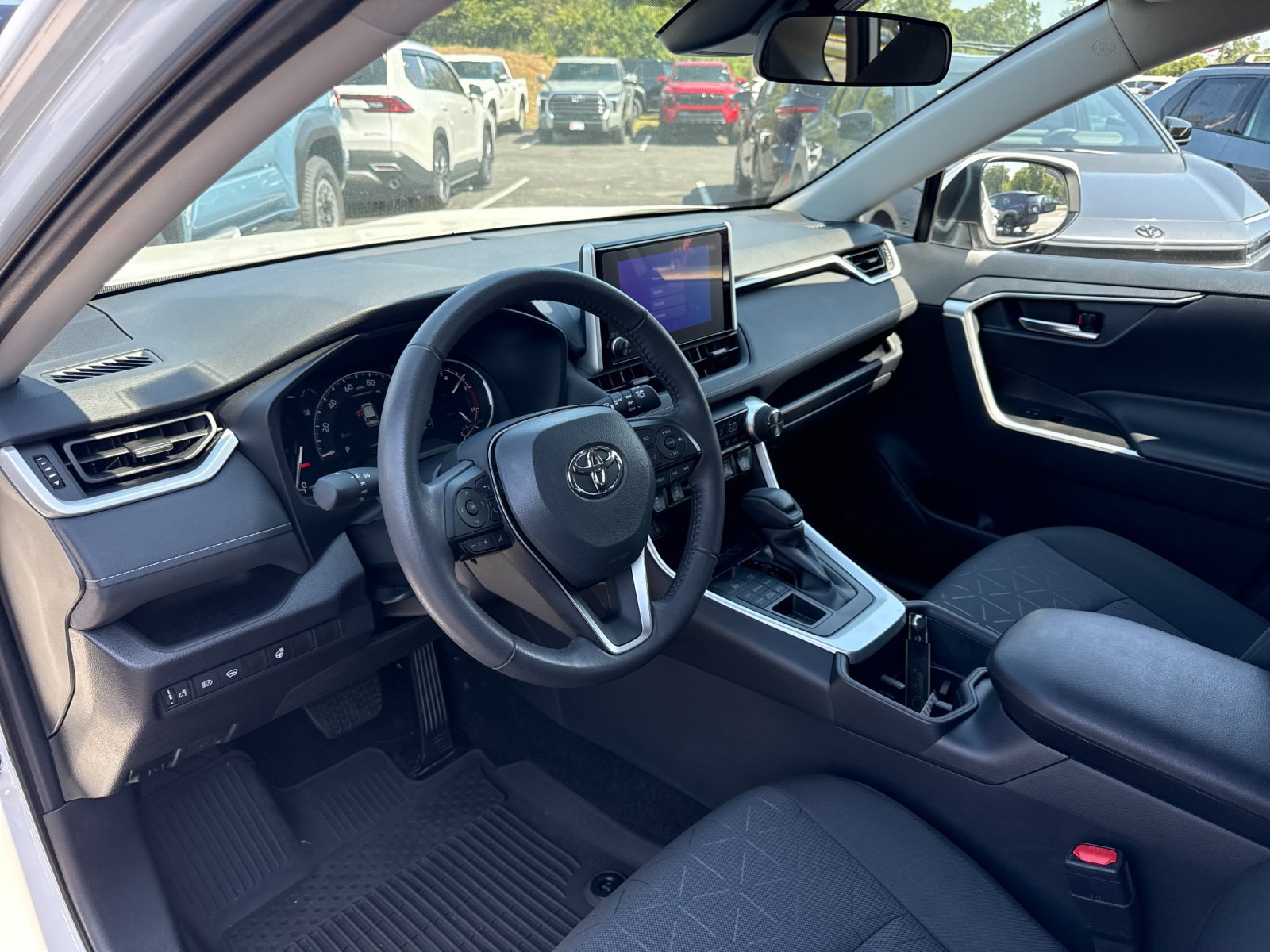 Used 2025 Toyota RAV4 XLE w/ Weather Package AWD/4WD image 10