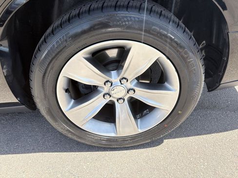 Used 2016 Dodge Challenger SXT RWD image 3