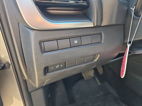 Used 2021 Nissan Rogue SV image 13