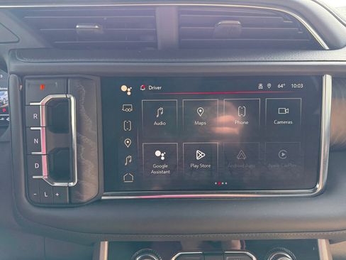 Used 2024 GMC Yukon XL Denali AWD/4WD image 18