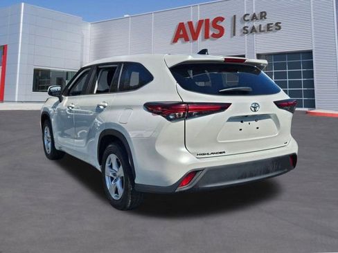 Used 2024 Toyota Highlander LE image 9