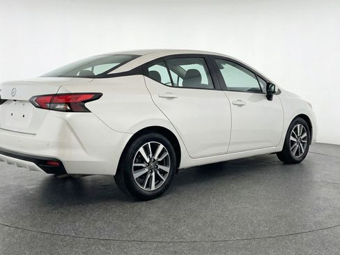 Used 2025 Nissan Versa SV image 9