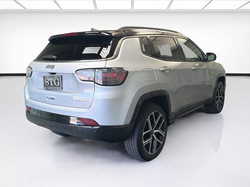 Used 2025 Jeep Compass Limited w/ Elite Group AWD/4WD image 4