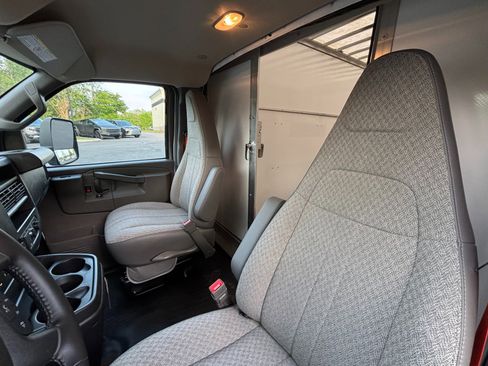 Used 2022 Chevrolet Express 3500 w/ Power Convenience Package RWD image 11