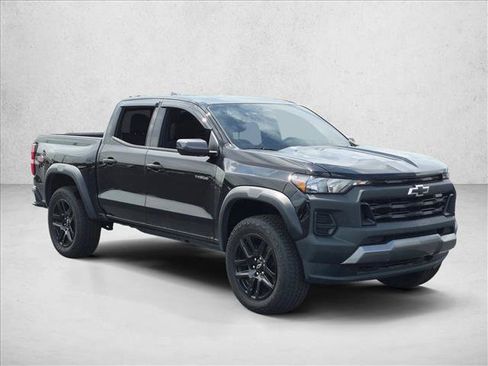 Used 2025 Chevrolet Colorado Trail Boss AWD/4WD image 3