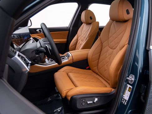 Used 2024 BMW X5 xDrive40i w/ Parking Assistance Package image 14