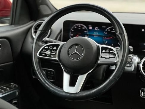 Used 2020 Mercedes-Benz GLB 250 4MATIC w/ Premium Package image 30