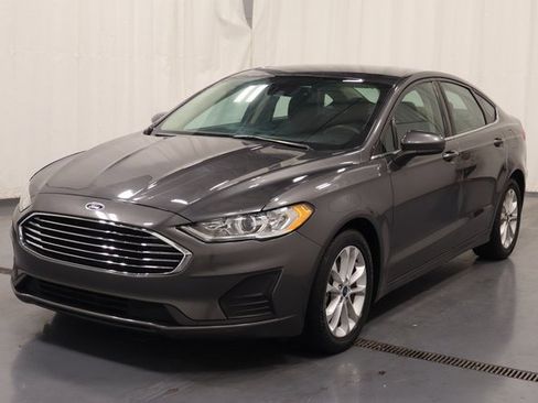 Used 2020 Ford Fusion SE image 6