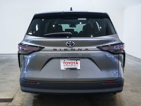 Certified 2026 Toyota Sienna LE FWD image 8