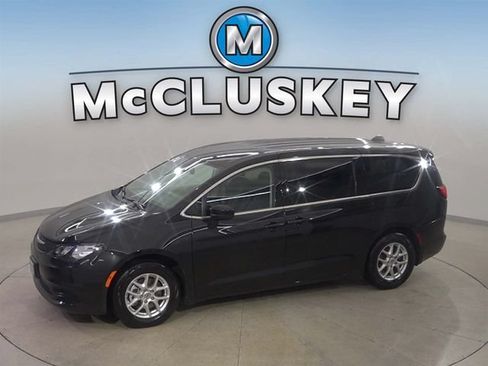 Used 2023 Chrysler Voyager LX FWD image 1