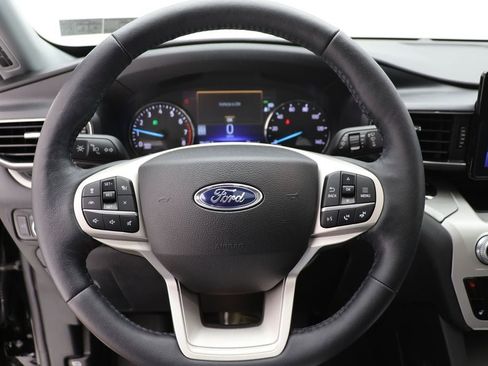 Used 2022 Ford Explorer XLT w/ Equipment Group 202A image 19