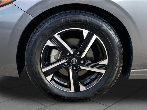 Used 2024 Nissan Sentra SV FWD image 11