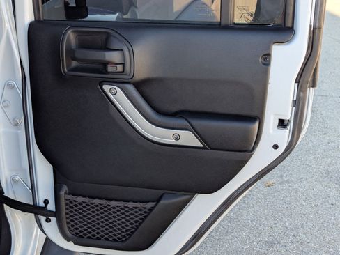 Used 2017 Jeep Wrangler Unlimited Sahara w/ Connectivity Group image 24