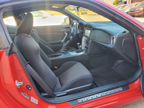 Used 2017 Toyota 86 image 17