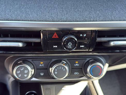 Certified 2025 Nissan Kicks SV AWD/4WD image 15