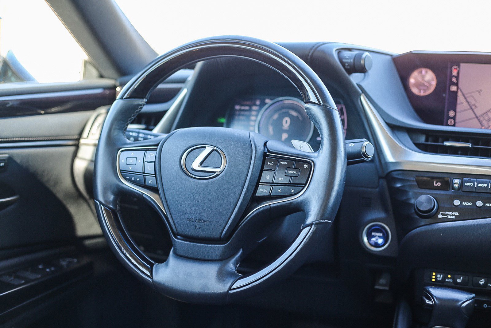 Used 2020 Lexus ES 300h w/ Premium Package FWD image 16