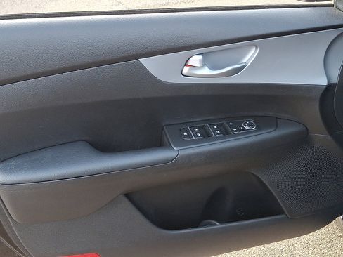 Used 2023 Kia Forte LXS w/ LXS Technology Package image 12